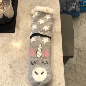 NWOT- fuzzy babba slipper socks